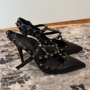 Valentino rock stud black size 6 Heels